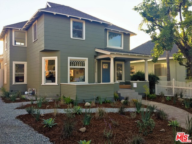 Completely restored 1900 American Foursquare in Highland Park