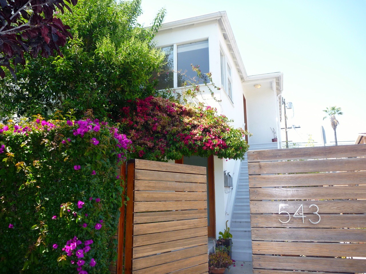 Hip Venice Upper 2BD/2BBA, Abbot Kinney next door + Sunlit Hardwood Floors + Parking!