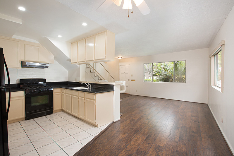 Spacious Santa Monica 2-Story Townhouse with 89 Walk Score - Ocean Park Neighborhood - Less Than 1 Mi to Beach!