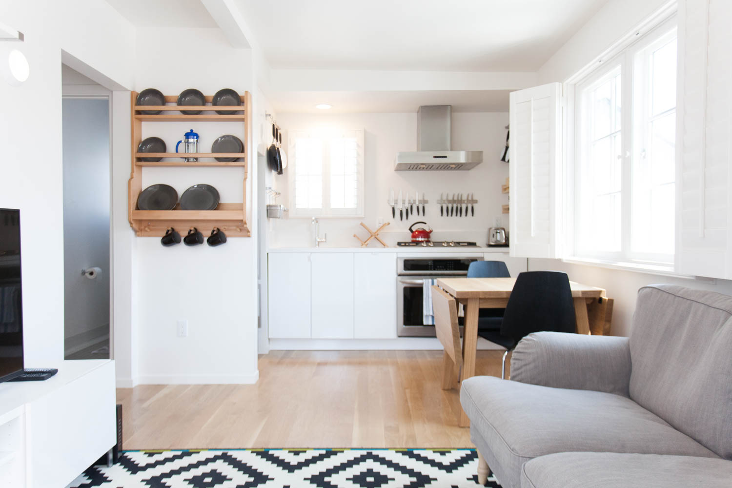 Cara Cara Hollywood: Designer 2 Bedrm w/ Minimalistic Touches for Modern Living, Furnished Optional
