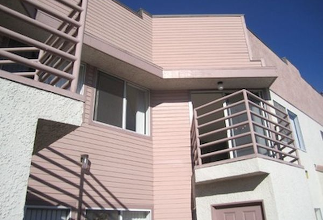 Spacious and bright 2 bedroom 2 bath in La Crescenta!