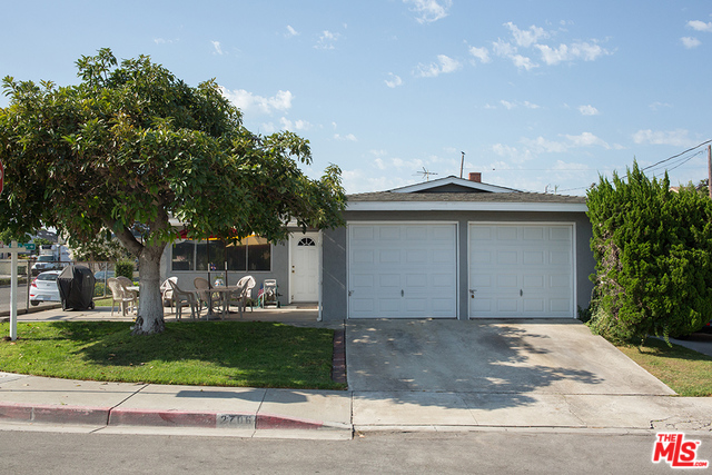 Huge Redondo Beach Duplex, with Upside Potential in Rents!